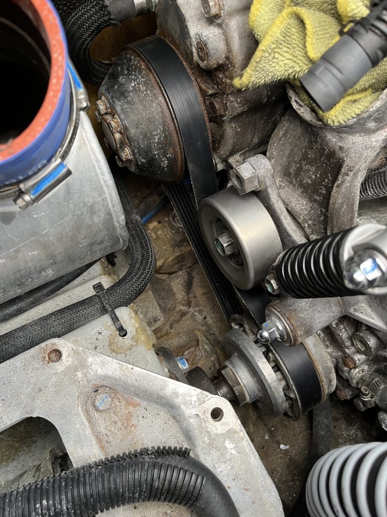 福岡市百道でジェットスキー整備中